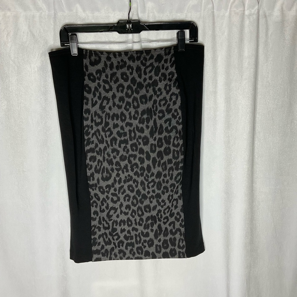 Chico’s Skirt 0.5 Small 6 Black Gray Leopard Animal Print Pencil Classic